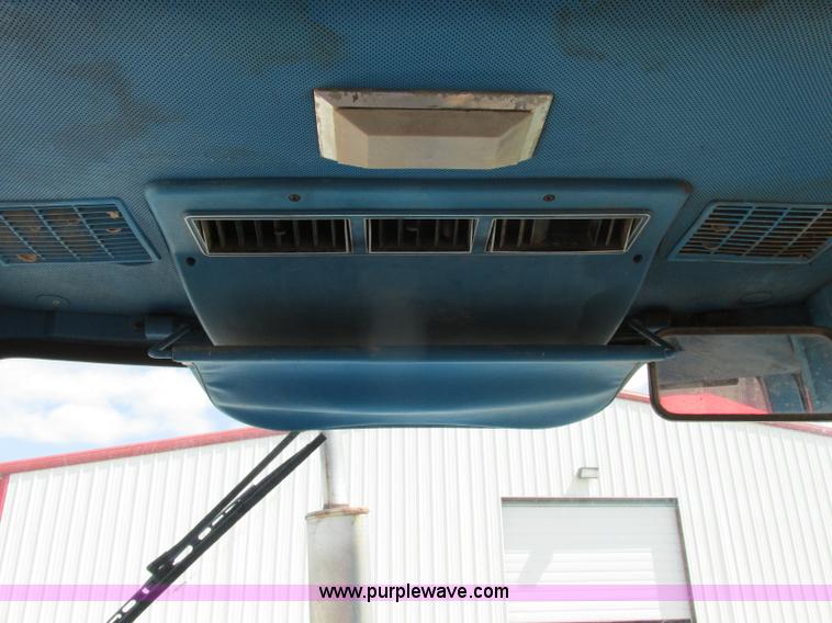 image for item D3957 1982 Ford 7710 tractor