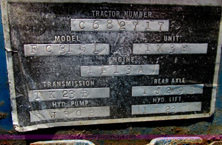image for item D3957 1982 Ford 7710 tractor
