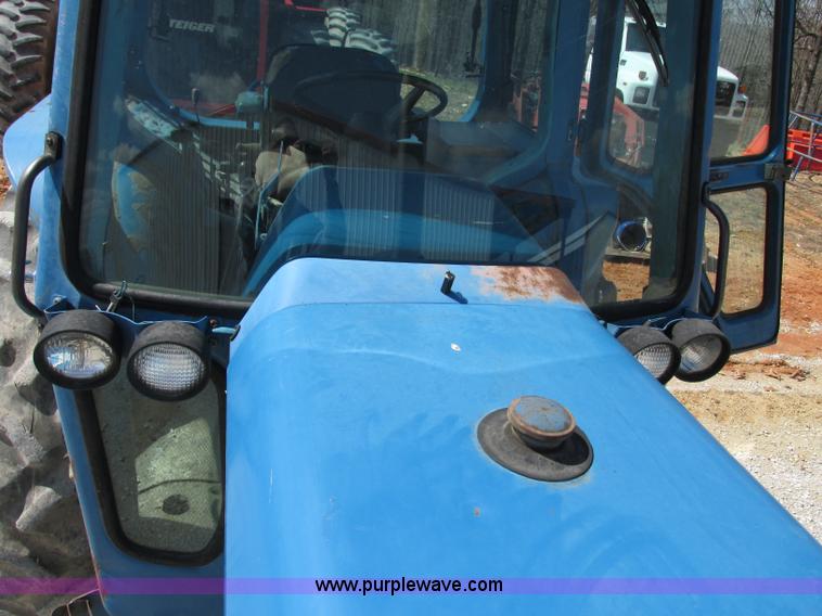 image for item D3957 1982 Ford 7710 tractor