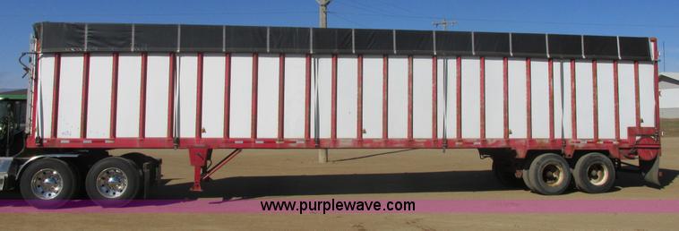 image for item E5442 1976 Bobcat 52' live bottom trailer