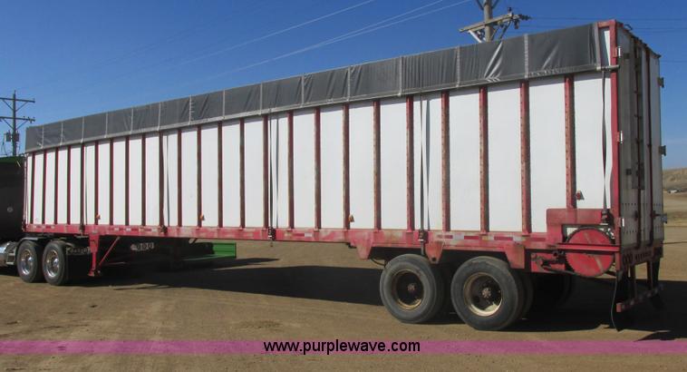 image for item E5442 1976 Bobcat 52' live bottom trailer