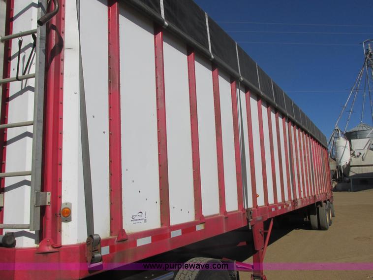 image for item E5442 1976 Bobcat 52' live bottom trailer