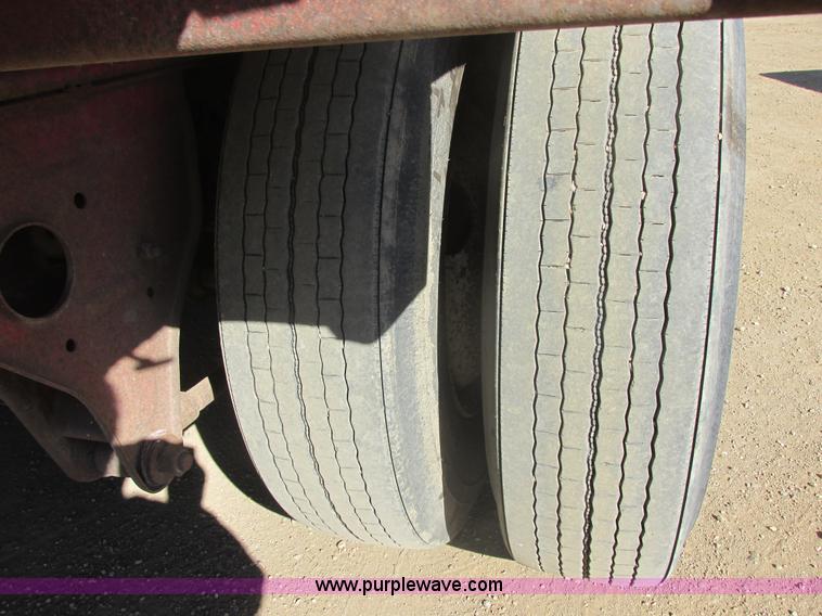 image for item E5442 1976 Bobcat 52' live bottom trailer