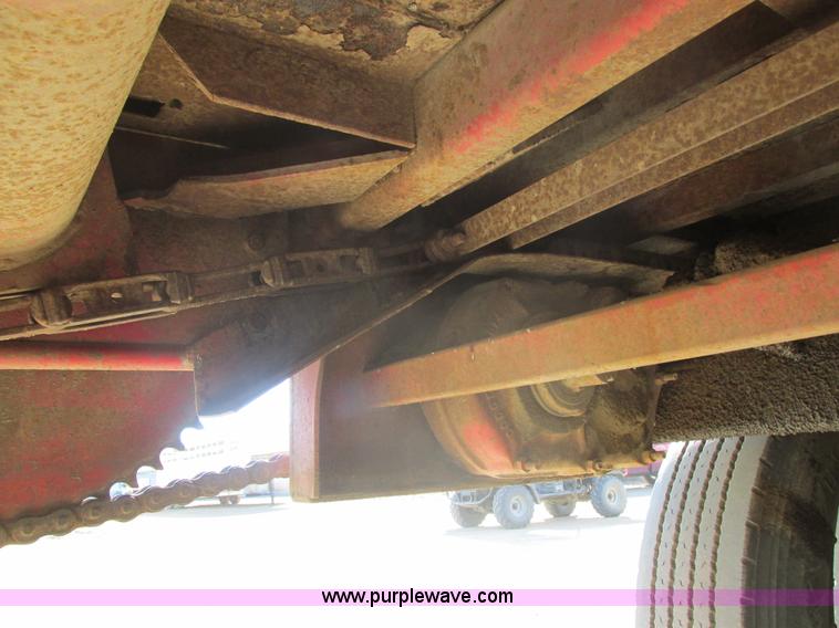 image for item E5442 1976 Bobcat 52' live bottom trailer