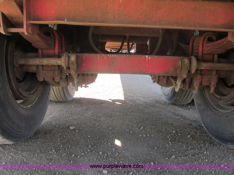 image for item E5442 1976 Bobcat 52' live bottom trailer