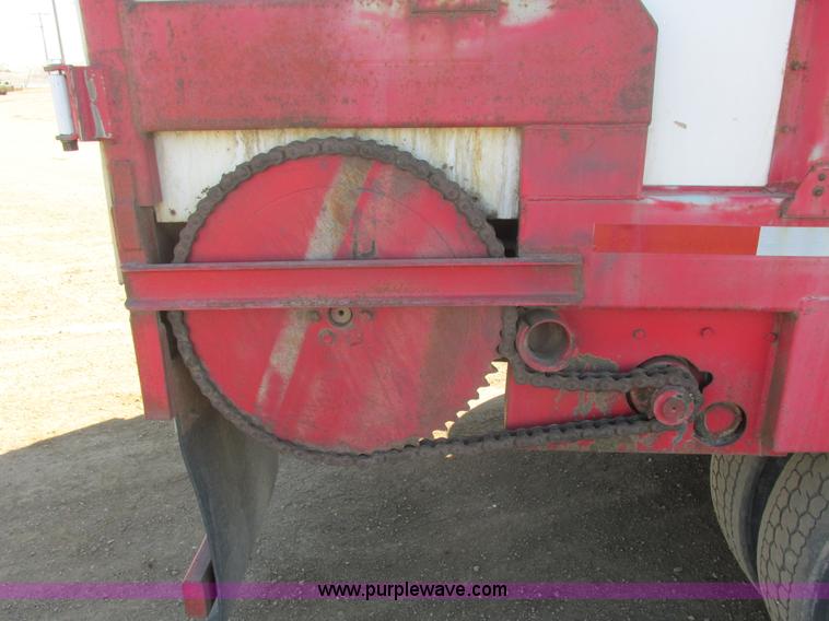 image for item E5442 1976 Bobcat 52' live bottom trailer