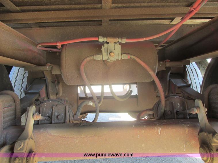 image for item E5442 1976 Bobcat 52' live bottom trailer