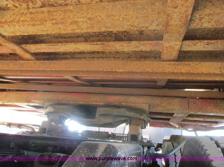 image for item E5442 1976 Bobcat 52' live bottom trailer