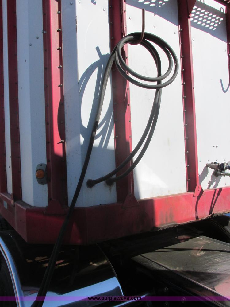 image for item E5442 1976 Bobcat 52' live bottom trailer