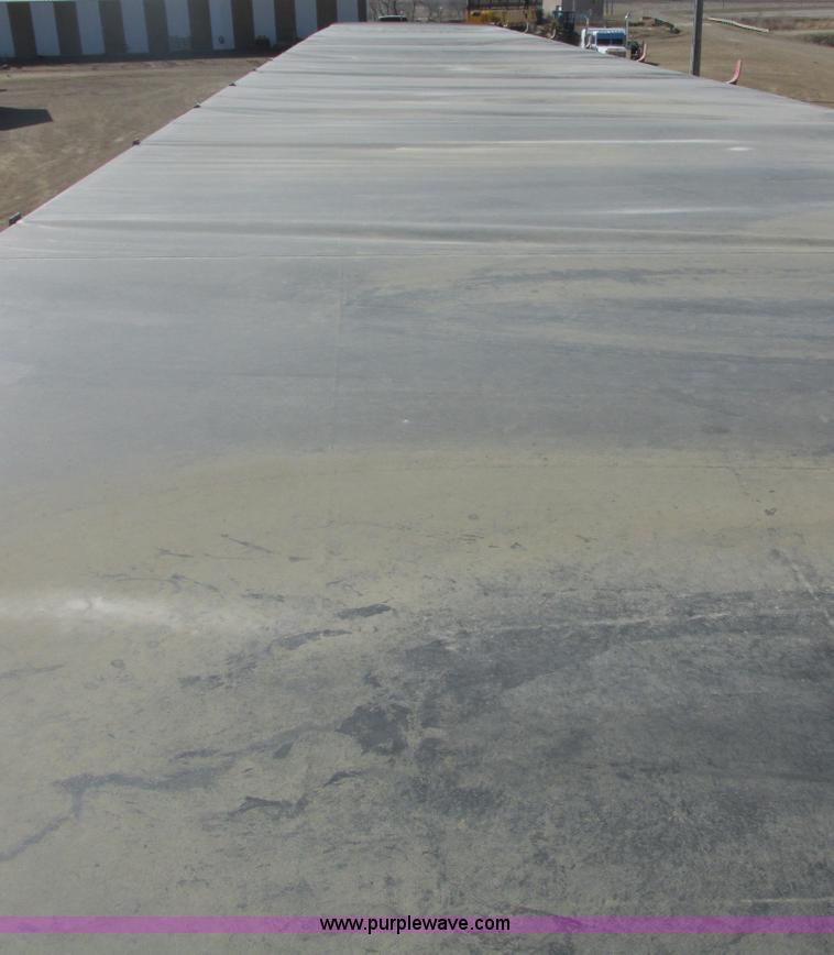 image for item E5442 1976 Bobcat 52' live bottom trailer