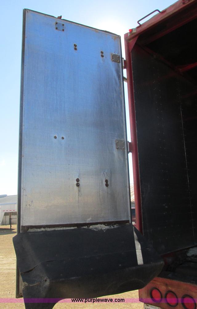 image for item E5442 1976 Bobcat 52' live bottom trailer