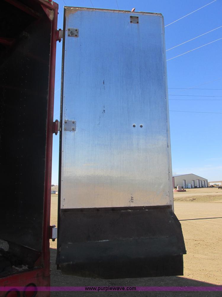 image for item E5442 1976 Bobcat 52' live bottom trailer