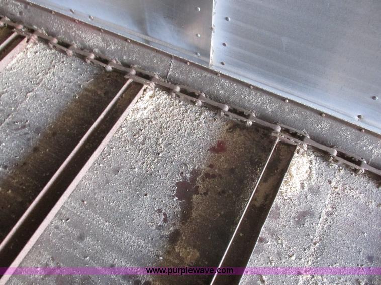 image for item E5442 1976 Bobcat 52' live bottom trailer