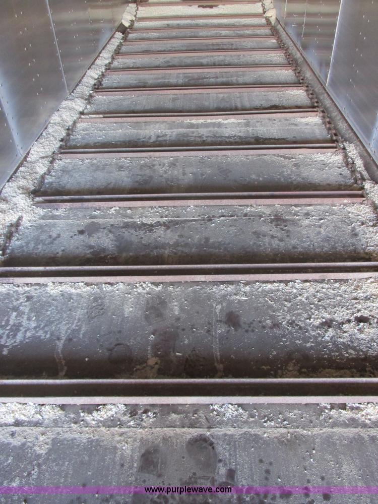 image for item E5442 1976 Bobcat 52' live bottom trailer