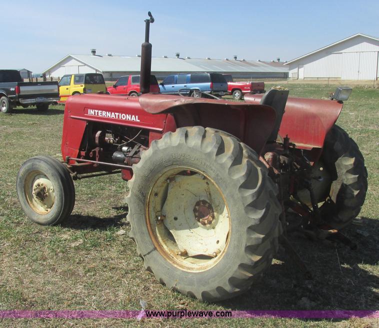 image for item E5474 International 354 tractor