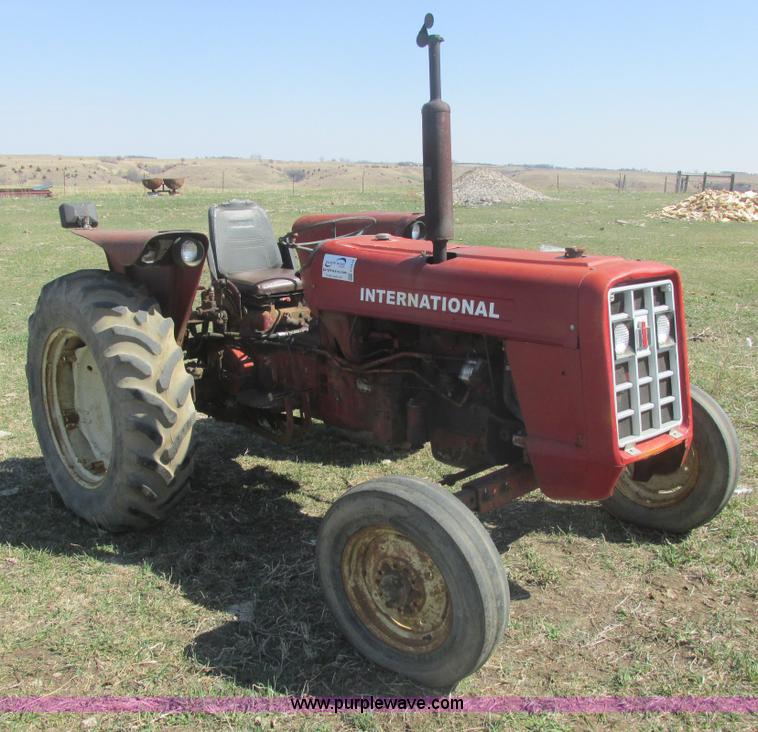 image for item E5474 International 354 tractor