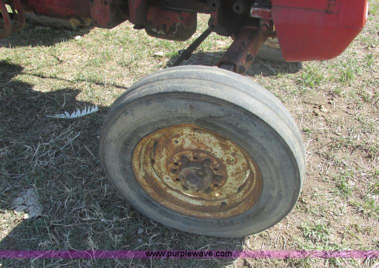 image for item E5474 International 354 tractor