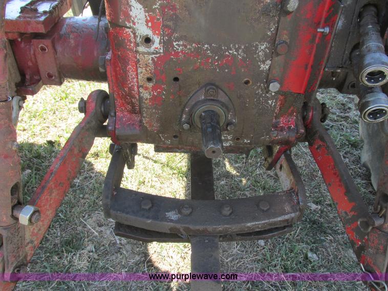 image for item E5474 International 354 tractor