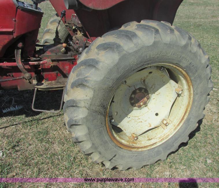 image for item E5474 International 354 tractor