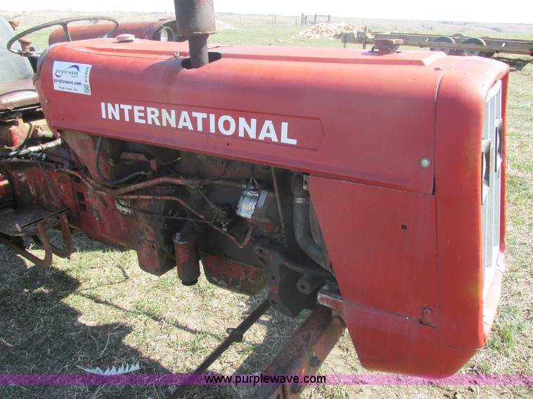 image for item E5474 International 354 tractor