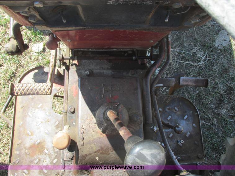 image for item E5474 International 354 tractor