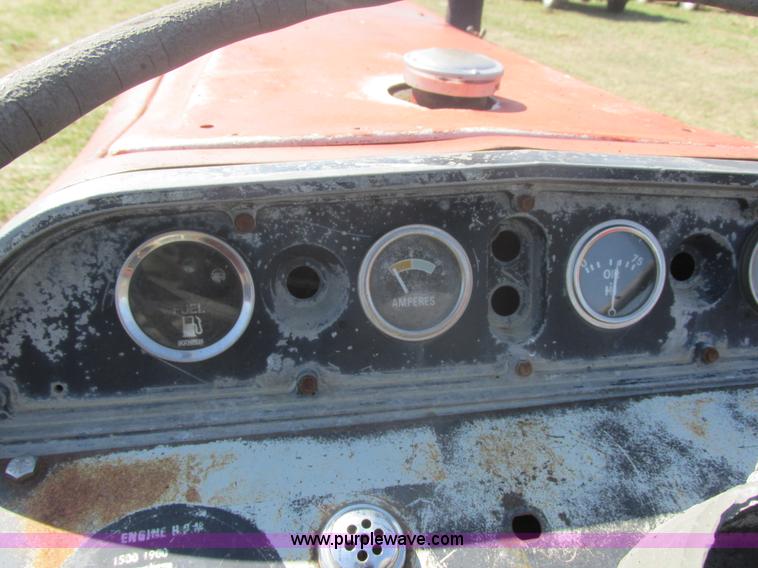 image for item E5474 International 354 tractor