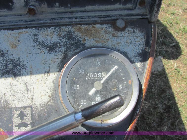 image for item E5474 International 354 tractor