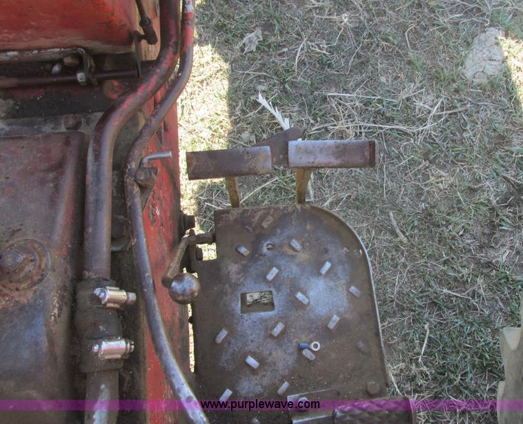 image for item E5474 International 354 tractor