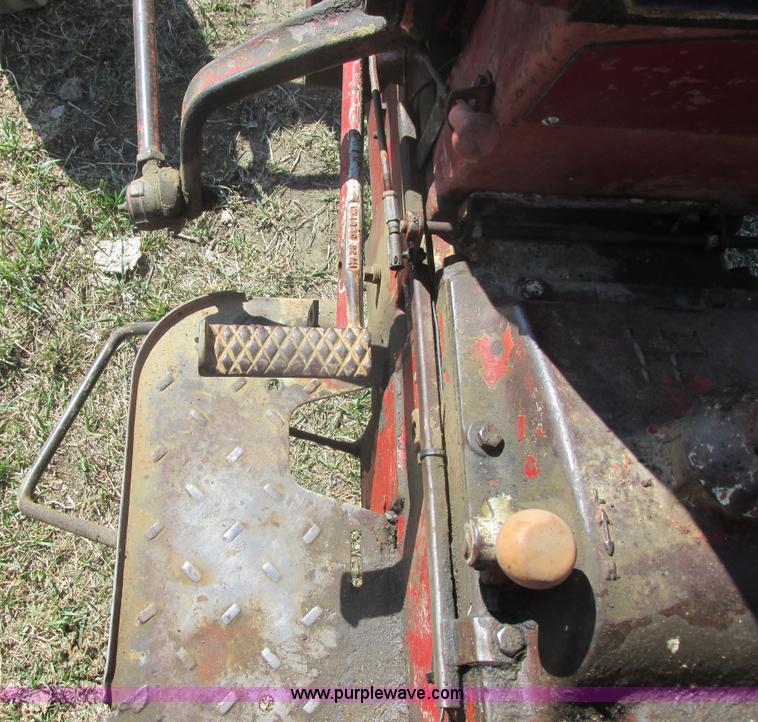 image for item E5474 International 354 tractor