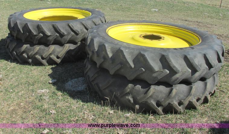 image for item E5475 Assorted tires and wheels