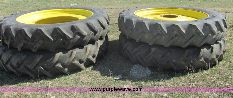 image for item E5475 Assorted tires and wheels
