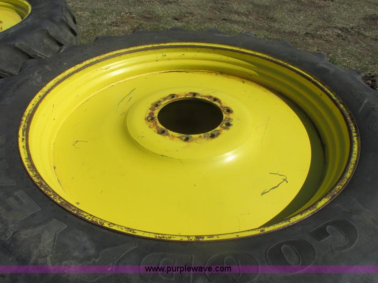image for item E5475 Assorted tires and wheels