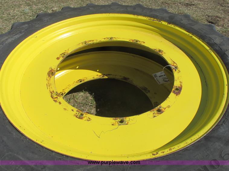 image for item E5475 Assorted tires and wheels