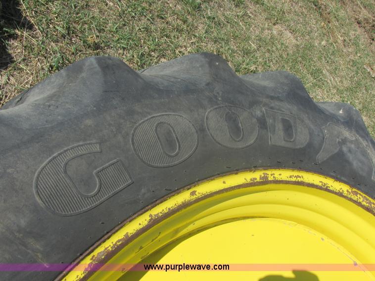 image for item E5475 Assorted tires and wheels