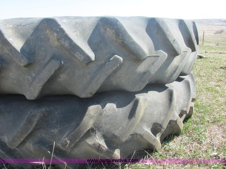 image for item E5475 Assorted tires and wheels