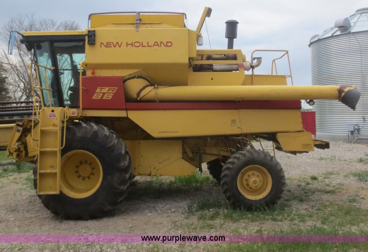 image for item F6900 1989 New Holland TR86 RWA combine