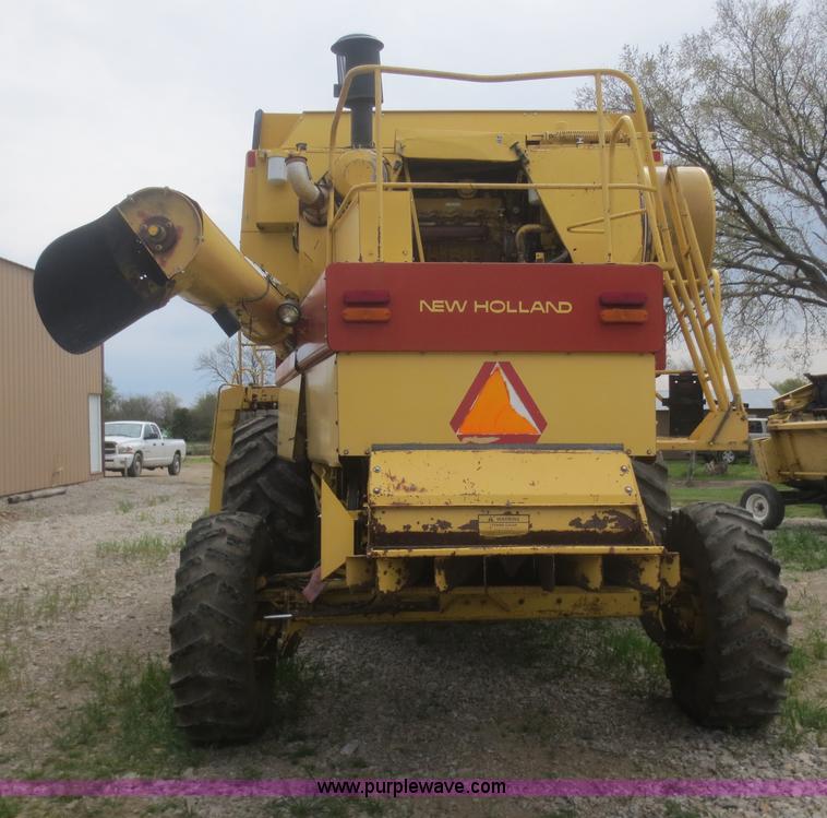 image for item F6900 1989 New Holland TR86 RWA combine