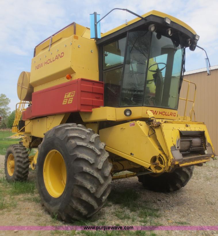 image for item F6900 1989 New Holland TR86 RWA combine