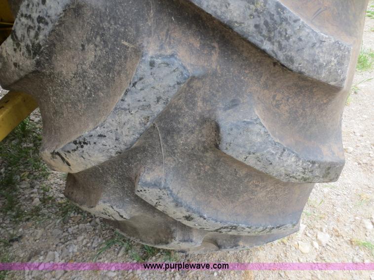 image for item F6900 1989 New Holland TR86 RWA combine