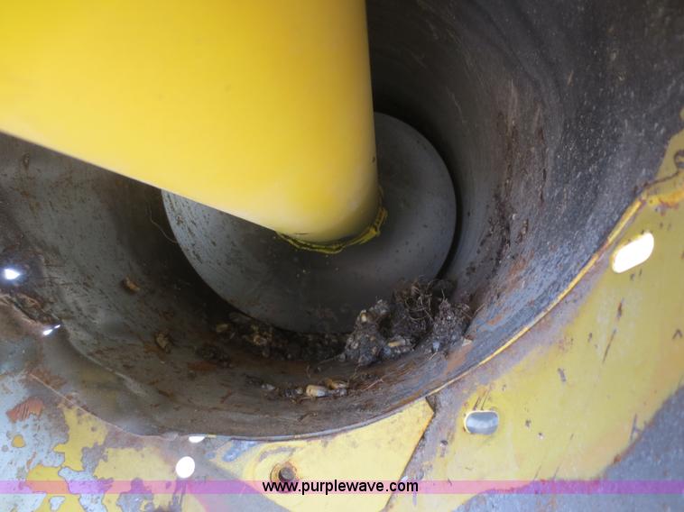 image for item F6900 1989 New Holland TR86 RWA combine