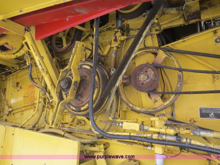 image for item F6900 1989 New Holland TR86 RWA combine