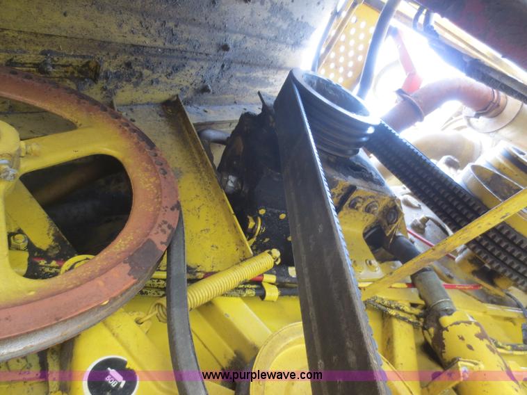 image for item F6900 1989 New Holland TR86 RWA combine