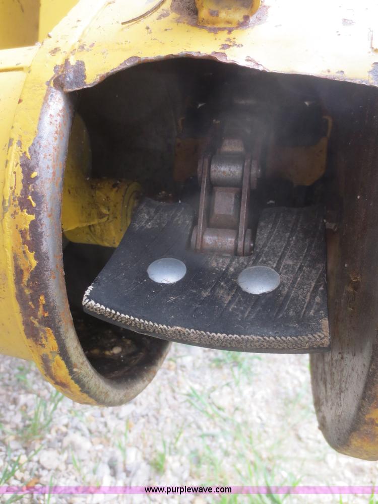 image for item F6900 1989 New Holland TR86 RWA combine