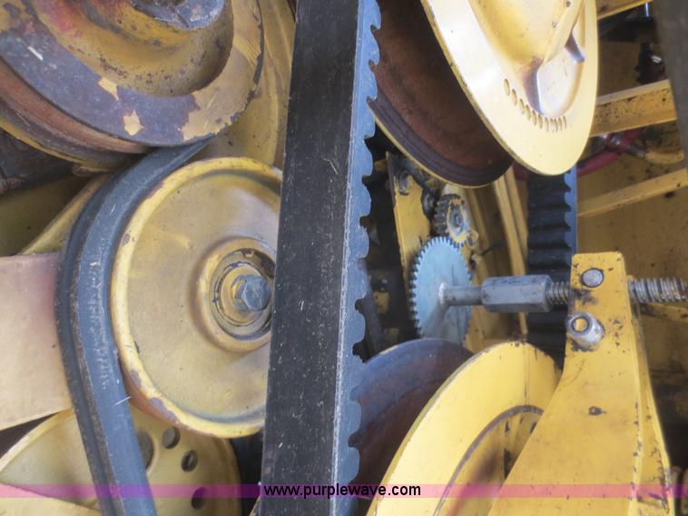 image for item F6900 1989 New Holland TR86 RWA combine