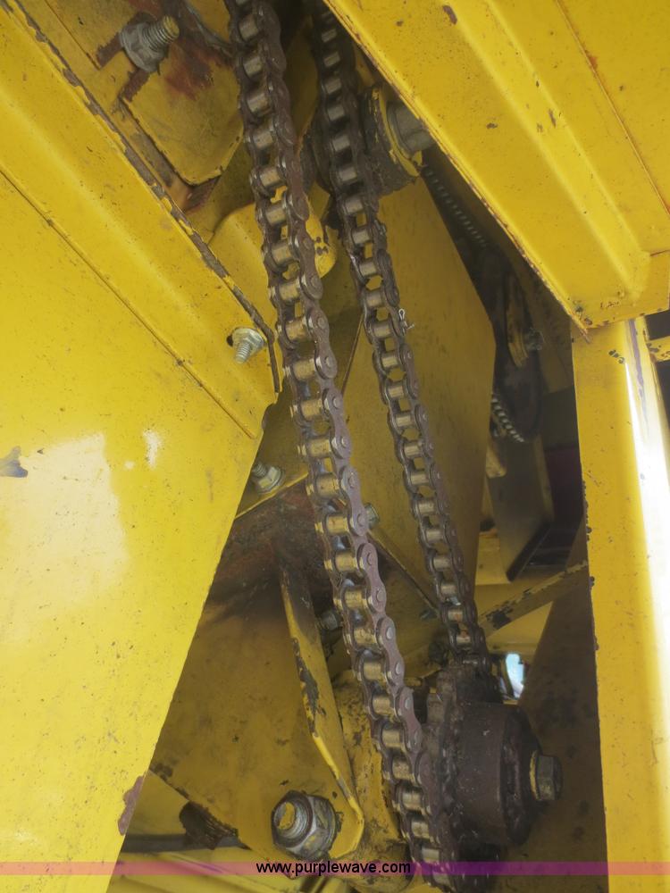 image for item F6900 1989 New Holland TR86 RWA combine