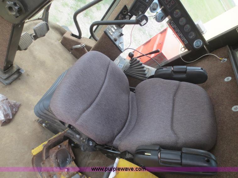 image for item F6900 1989 New Holland TR86 RWA combine