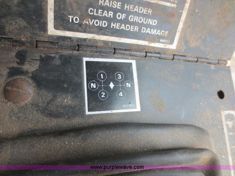 image for item F6900 1989 New Holland TR86 RWA combine