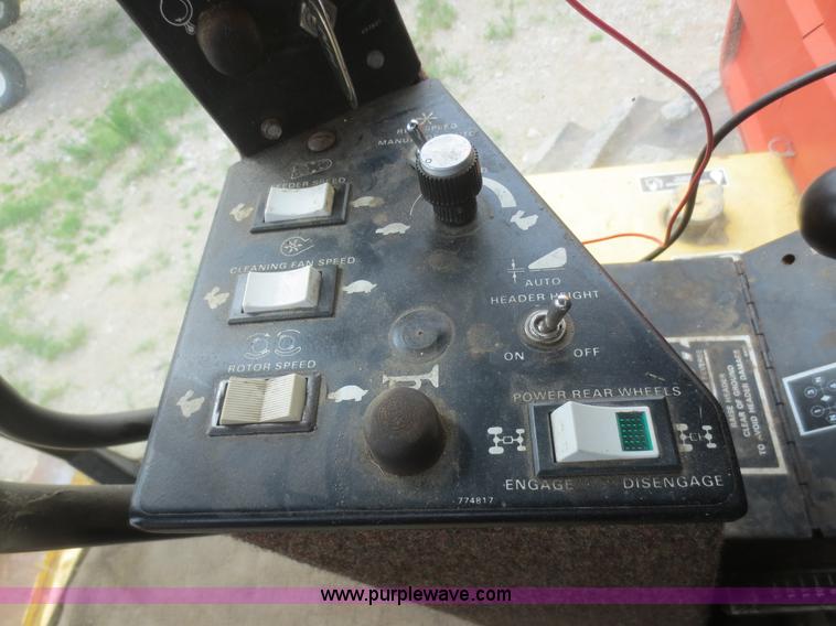 image for item F6900 1989 New Holland TR86 RWA combine