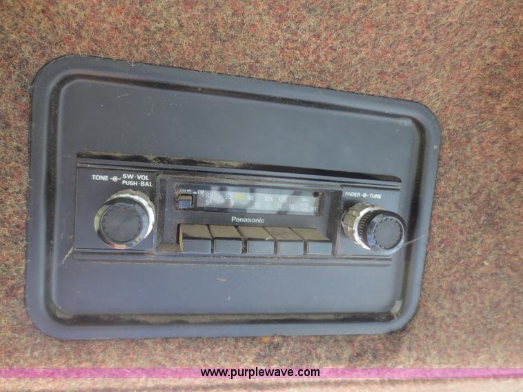 image for item F6900 1989 New Holland TR86 RWA combine