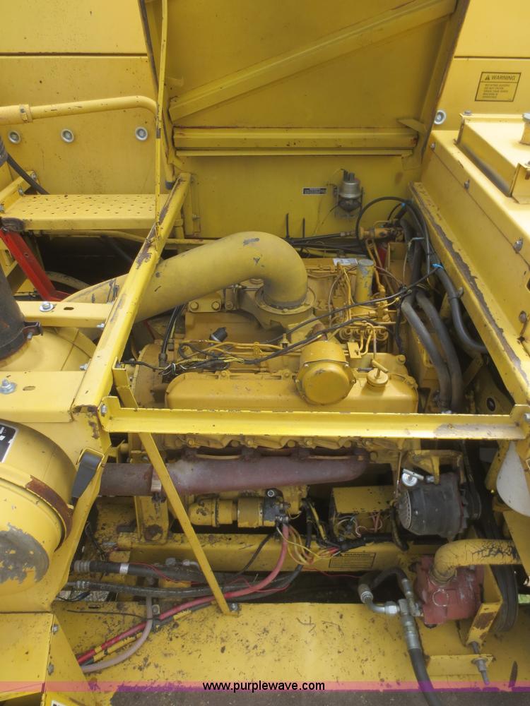 image for item F6900 1989 New Holland TR86 RWA combine